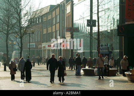 Chelmsford, vue d'hiver sur High Street piétonne pour les amateurs de shopping dans l'Essex, Angleterre, Royaume-Uni Banque D'Images