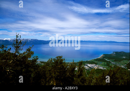 Vue aérienne du lac Tahoe, en Californie, du télécabine de la vallée Céleste Banque D'Images