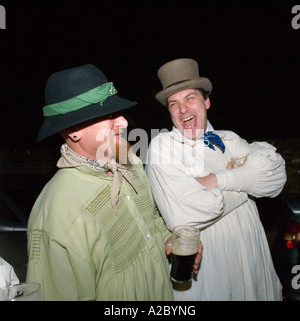 Wassailing : la bénédiction de pommiers à cidre du sud de l'Angleterre. Photo par Jim Holden. Banque D'Images