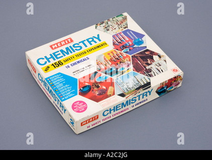 Jeu de chimie, un jouet éducatif Banque D'Images