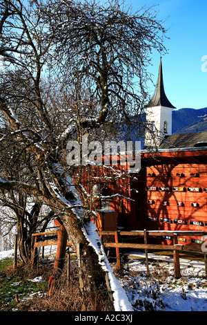 Église et pigeonnier par Château de Kaprun Autriche Banque D'Images