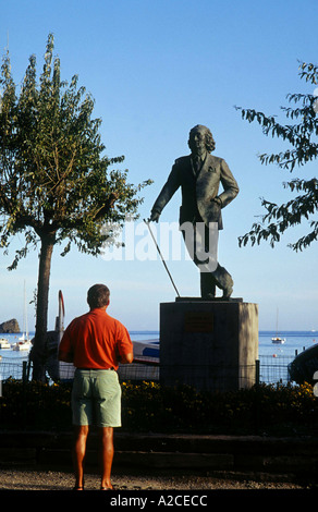 Statue de l'artiste surréaliste Salvador Dali dans le port méditerranéen espagnol de Cadaques Banque D'Images