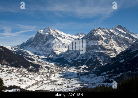 Vue sur grindelwald wetterhorn et mettenberg montrant Banque D'Images