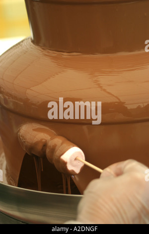 Fontaine de chocolat fondue au chocolat belge Vendredi 16 Dimanche 17 East Midlands Festival des aliments et boissons Banque D'Images