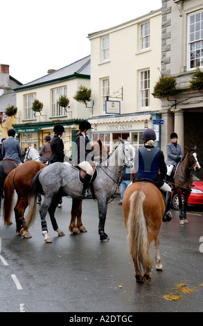 Et Brecon Powys Pays de Galles Abergavenny Recherche de Talybont UK GO à l'extérieur de l'hôtel L'ours de collecte Banque D'Images