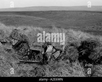 Les Royal Marines Commandos creusèrent autour de la tête de pont de San Carlos pendant le conflit des Malouines en 1982 Banque D'Images