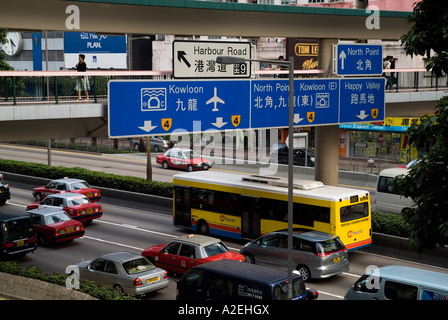 dh WAN CHAI HONG KONG Gloucester Road file d'attente près de Harbour tunnel roadSigns autoroute wanchai bourrage île occupée chine Banque D'Images