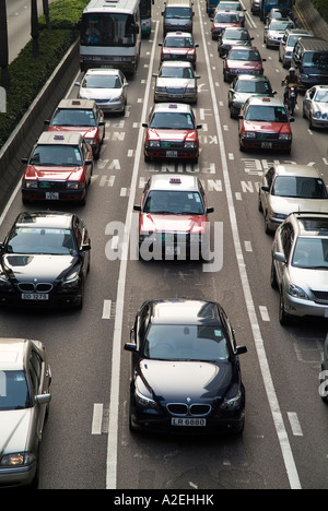 dh Gloucester Road WAN CHAI HONG KONG trafic en file d'attente chine les véhicules des heures de pointe qui sont occupés dans les files d'attente ont bloqué les embouteillages city gridlock Banque D'Images
