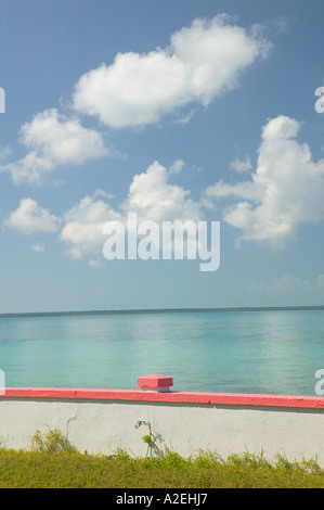 BAHAMAS, Nassau, Loyalist Cays, Green Turtle Cay, New Plymouth : vue sur l'Océan Banque D'Images