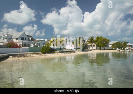 BAHAMAS, Nassau, Loyalist Cays, Green Turtle Cay, New Plymouth : Vue sur Ville de différends Creek Banque D'Images