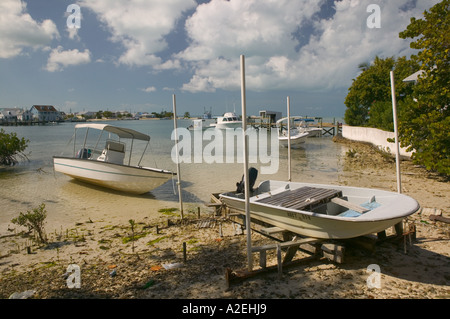 BAHAMAS, Nassau, Loyalist Cays, Green Turtle Cay, New Plymouth : Vue sur Ville de différends Creek Banque D'Images