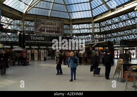 dh LISANT BERKSHIRE Reading Gare de chemin de fer Great Western main City People Banque D'Images