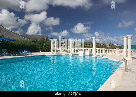 La Barbade, au sud-est de la côte, Plage, Vue de la grue Crane Beach piscine de l'hôtel Banque D'Images