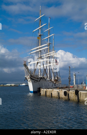 Dh Kirkwall KIRKWALL port grand voilier Statsraad Lehmkuhl Orcades aux côtés de quayside Kirkwall Bay Banque D'Images