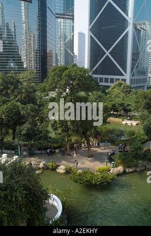 dh City parc jardins CENTRAL PARK HONG KONG ASIA Lotus arbre de piscine personnes relaxant bâtiments de plusieurs étages jardin Banque D'Images