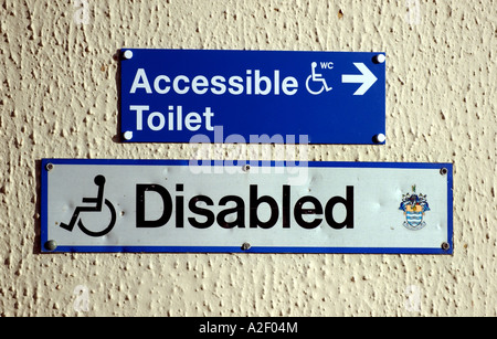 Toilettes pour handicapés signe sur Worthing front au Royaume-Uni Banque D'Images