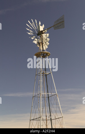 Canada, Saskatchewan, North Battleford : Western Development Museum et Village Farm Windmill Banque D'Images