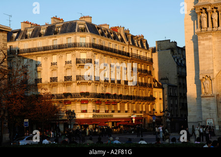 Paris, Café Aux Tours de Notre Dame Banque D'Images