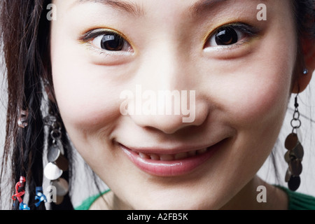 Portrait of a young woman smiling Banque D'Images