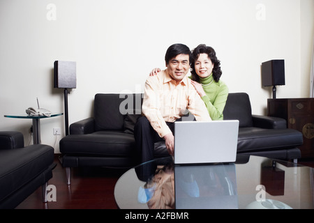 Portrait of a young couple smiling Banque D'Images