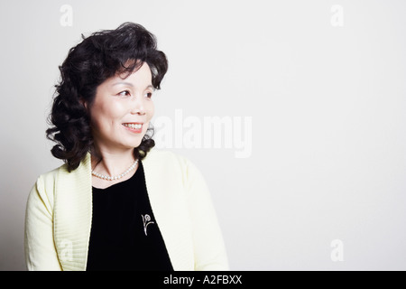 Close-up of a businesswoman looking sideways smiling Banque D'Images