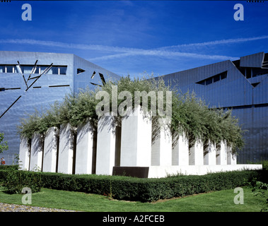 Rue du Musée juif de Berlin Allemagne 1998, 2001 a ouvert le jardin de 49 piliers surmonté d'oliviers. Banque D'Images