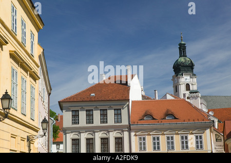 La Hongrie, WESTERN TRANSDANUBIA, Gyor : Becsi Kapu Ter Square Vue vers la cathédrale de Gyor Banque D'Images