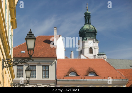 La Hongrie, WESTERN TRANSDANUBIA, Gyor : Becsi Kapu Ter Square Vue vers la cathédrale de Gyor Banque D'Images