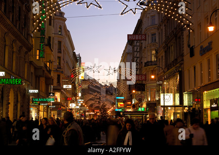 Shopping stree Kaerntnerstrasse au moment de Noël, Vienne, Autriche Banque D'Images
