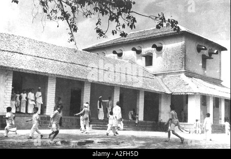 École primaire Mahatma Gandhi, Rajkot, Gujarat, Inde, Asie, 1880s, ancienne image vintage 1800s Banque D'Images