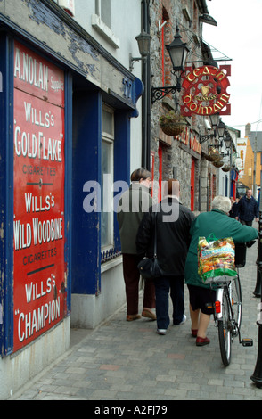 Centre-ville de Carlow Irlande du sud Eire publicité du tabac de l'UE Banque D'Images