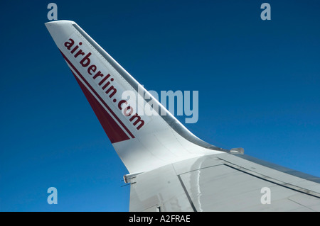 Pointe de l'AILE AVEC AIRBERLIN LOGO PENDANT L'UE EUROPE VOL Banque D'Images