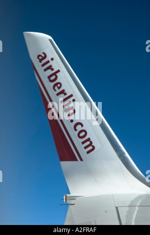 Pointe de l'AILE AVEC AIRBERLIN LOGO PENDANT L'UE EUROPE VOL Banque D'Images