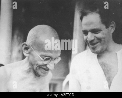 Mahatma Gandhi avec Louis Fisher journaliste des Etats-Unis à Seagram Ashram, Wardha, Maharashtra, Inde, Asie, 1941, ancienne image du 1900 Banque D'Images