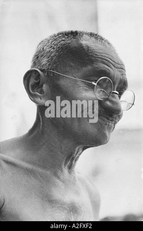 Mahatma Gandhi Portrait humeur inhabituelle dans différentes portant des lunettes rondes specs 1929 Banque D'Images