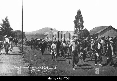 La Grande Marche à la Transvaal, Afrique du Sud, 6 novembre 1913. En mars à travers Volksrust ; Afrique du Sud ; ancienne image millésime des années 1900 Banque D'Images