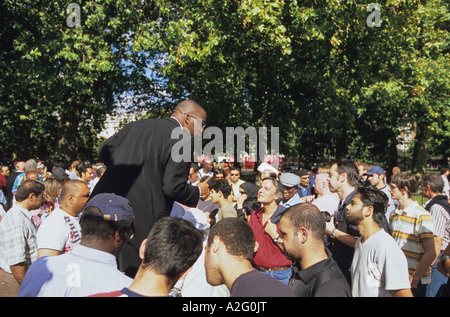 Caractère d'une boîte à savon se disputer avec la foule au Speakers Corner, Hyde Park, London Banque D'Images