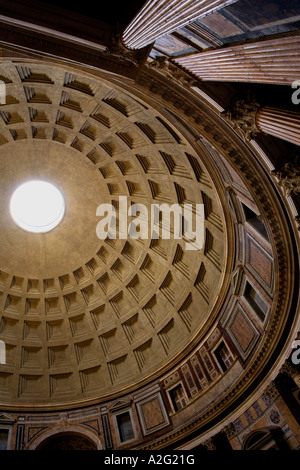 L'intérieur du dôme du panthéon, Rome Photo Stock - Alamy