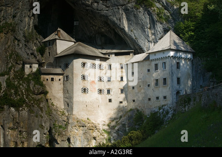 La Slovénie, NOTRANJSKA, château de Predjama : 16e siècle château de Predjama perché au sommet d'une falaise de 123 mètres Banque D'Images