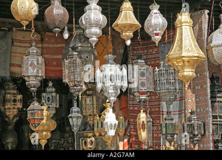 Sélection de lampes à vendre à Marrakech Maroc souk Banque D'Images