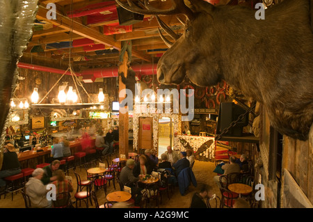 USA, Alaska, le sud-est de l'Alaska, Juneau : Intérieur de la Red Dog Saloon Banque D'Images