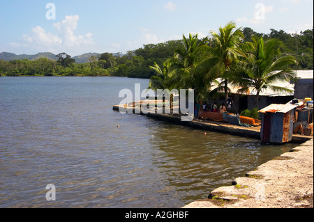 Une petite maison à côté de Fuerte de San Jeronimo, Portobelo, Colon, République du Panama Banque D'Images