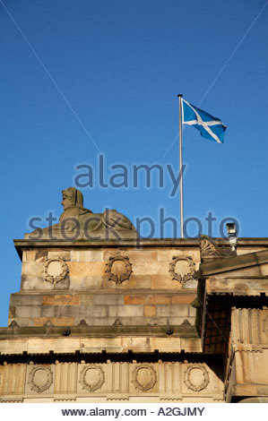 Royal Scottish Academy détail statue de toit, Mound Edimbourg en Ecosse Banque D'Images