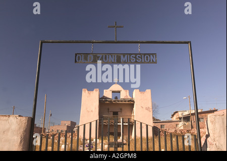 USA, Nouveau Mexique, Pueblo Zuni : Extérieur de Notre Dame de Guadalupe Mission (b.1629) Banque D'Images