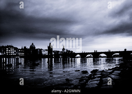 Image en noir et blanc du Pont Charles, Prague, République Tchèque Banque D'Images