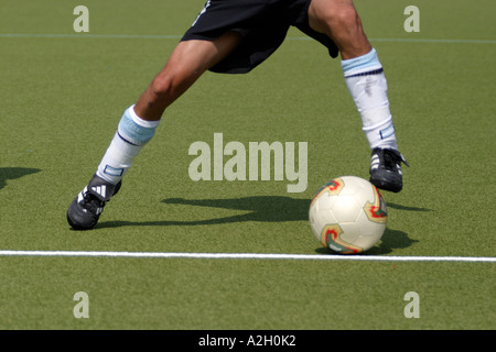 Javier Sosa de l'Argentine au premier tour de la compétition de football à 7 a l'égard de l'Ukraine au cours de l'Athènes 2004 Jeux paralympiques Banque D'Images