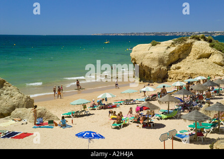 Le Portugal, l'Algarve, petite crique à Praia da Gale, près de Albufeira Banque D'Images