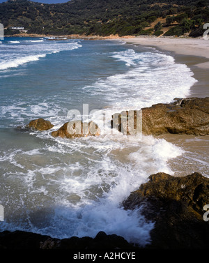 Une plage sur la côte ouest de la Corse, à l'écume des mers Banque D'Images