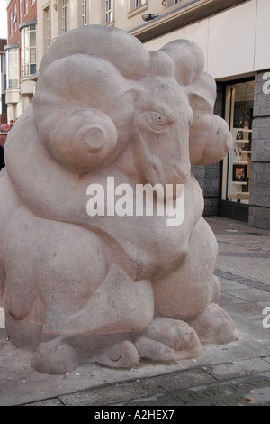 Le Derby Ram par Michael Pegler (1995), East Street et Albion Street, Derby, Derbyshire Banque D'Images