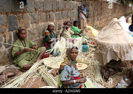 Tissage Agelgil ( lunch pour ingera ) Bahar Dar (Ethiopie) Banque D'Images